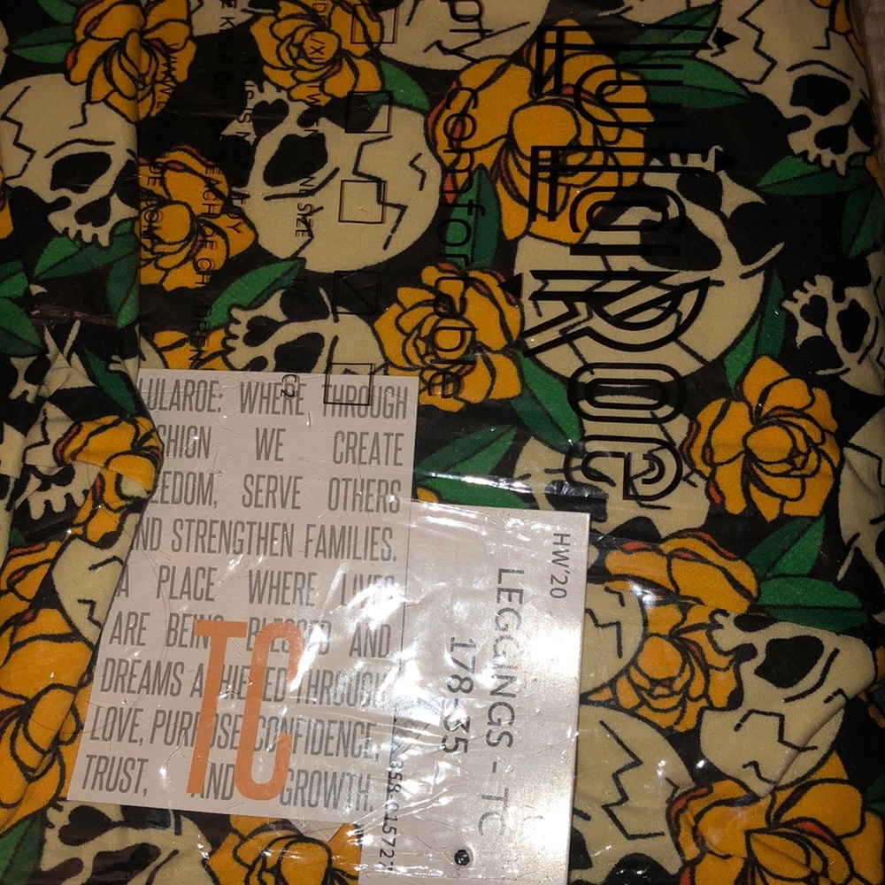 LuLaRoe Skulls and Roses TC Leggings